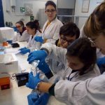 Scienziati si diventa: il programma Amgen Biotech Experience porta le biotecnologie nelle scuole superiori